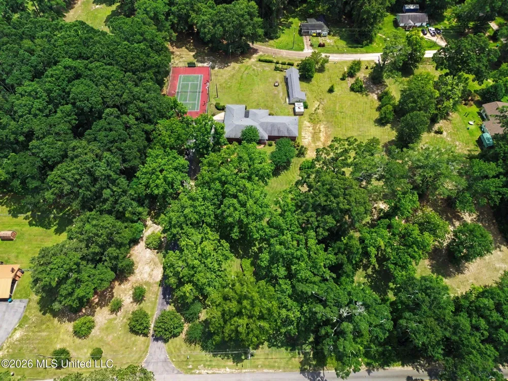 810 E College Avenue Wiggins, MS 39577