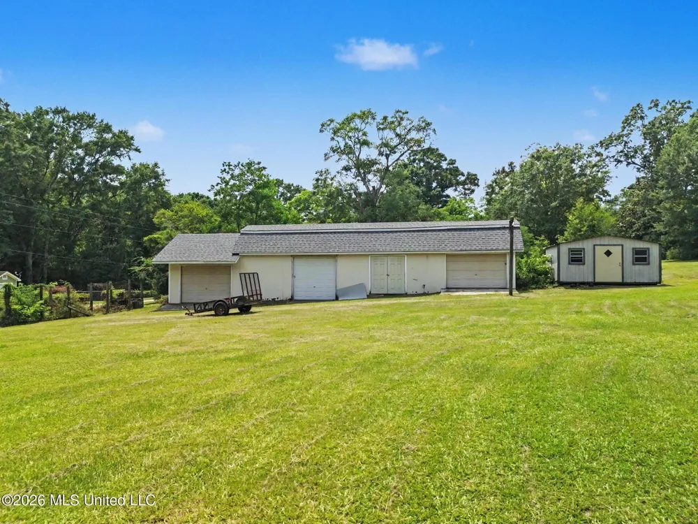810 E College Avenue Wiggins, MS 39577