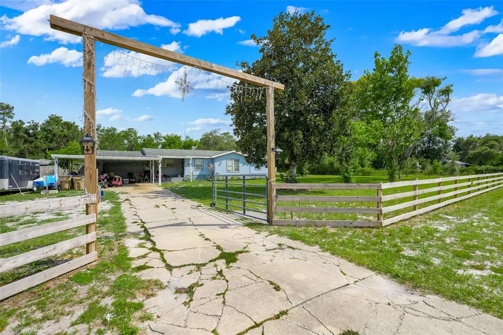 26106 FISHERMANS ROAD Paisley, FL 32767