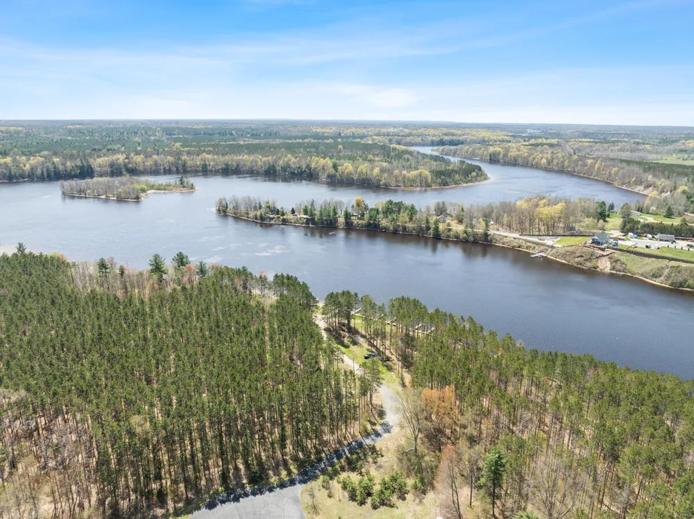 7834 Sandy Lane Mecosta Township, MI 49346