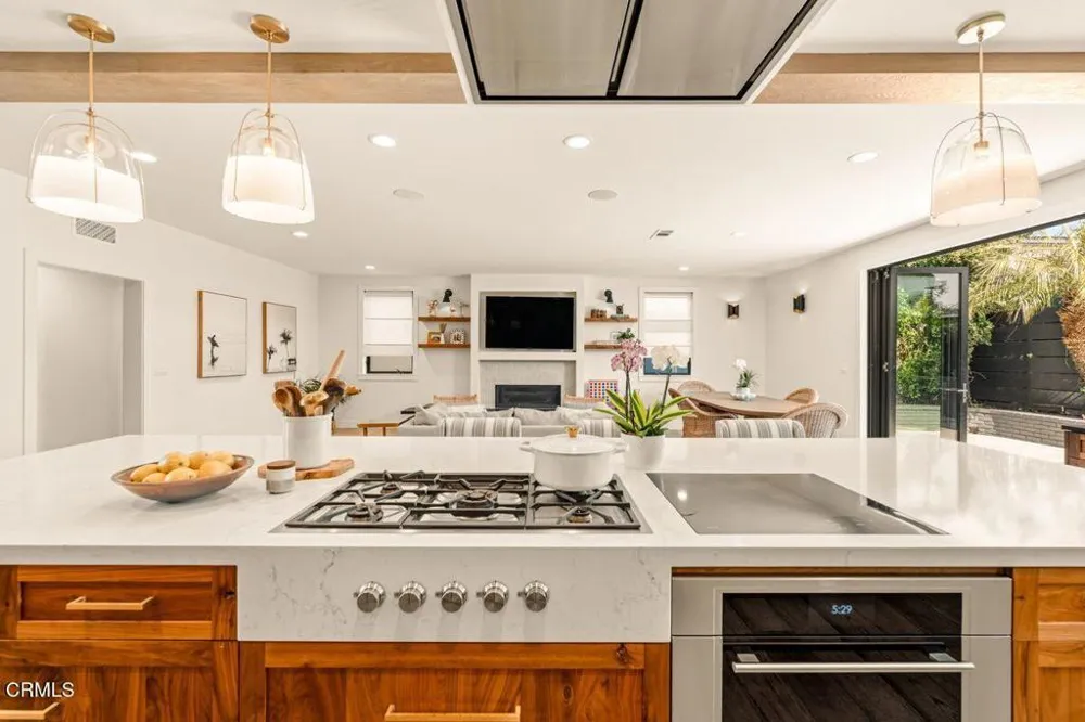 1302 Devon Lane Ventura, CA 93001