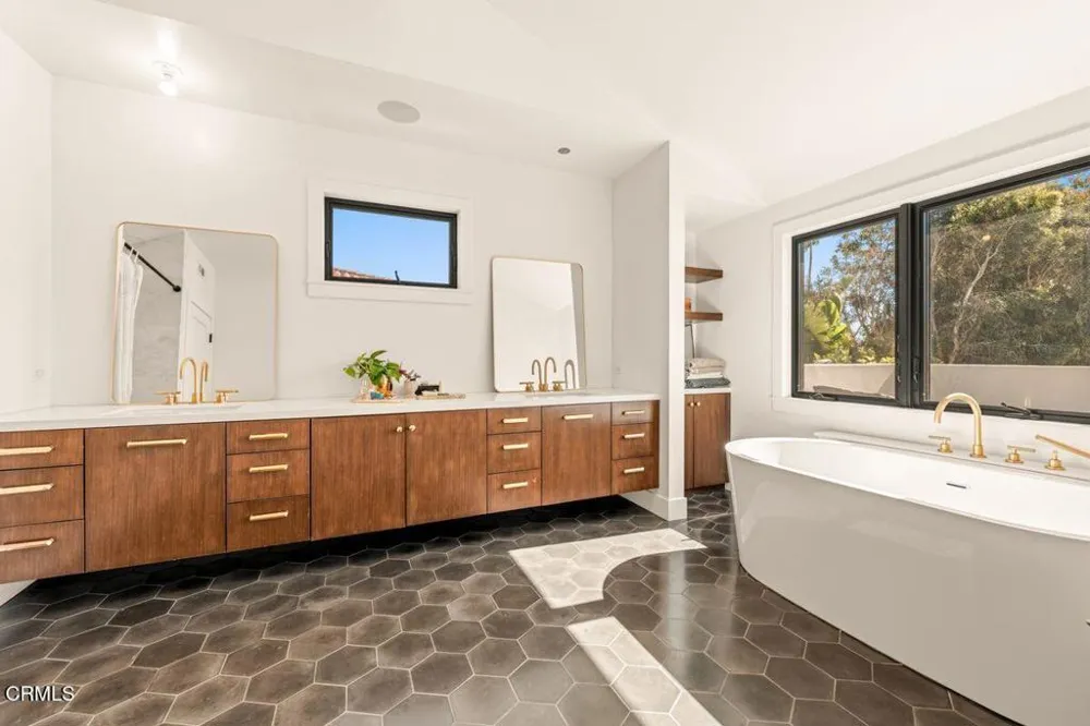 1302 Devon Lane Ventura, CA 93001