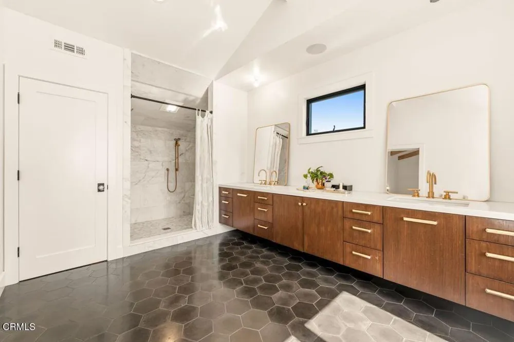 1302 Devon Lane Ventura, CA 93001