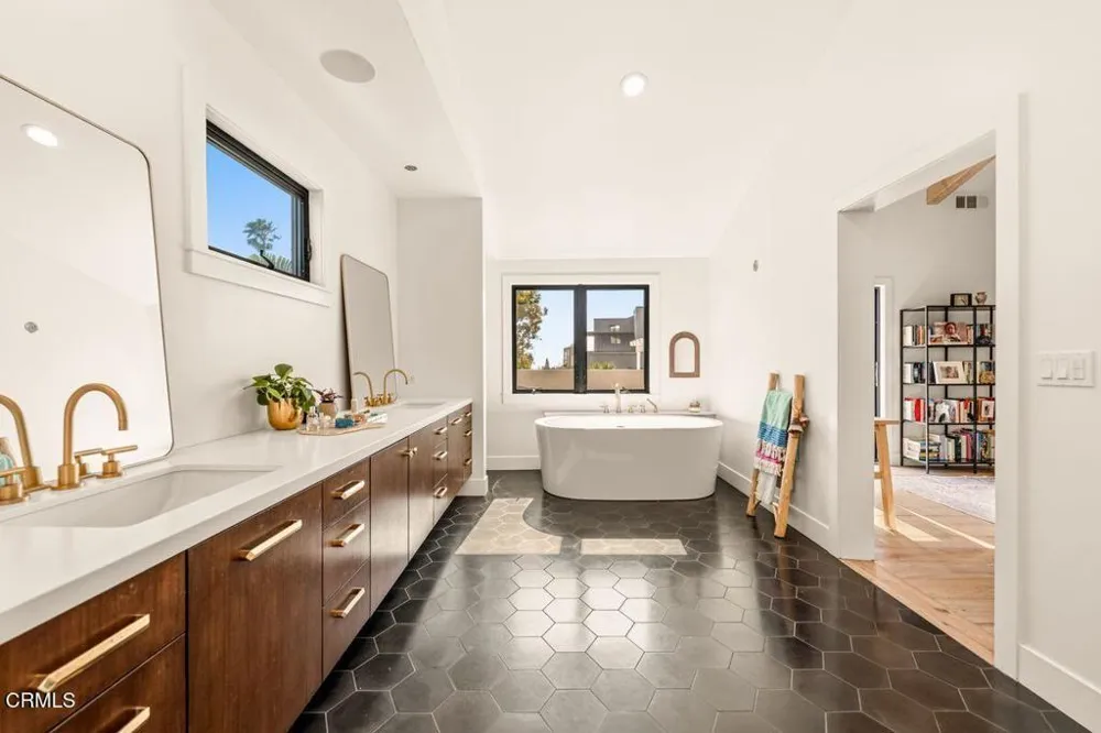 1302 Devon Lane Ventura, CA 93001