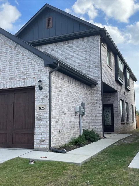 825 Eaglescliffe Landing