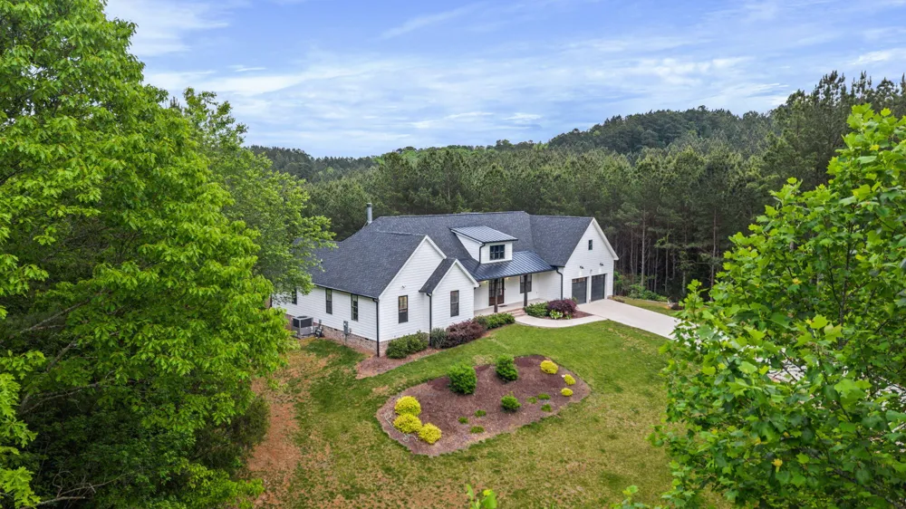 1618 Van Davis Road NW Charleston, TN 37310