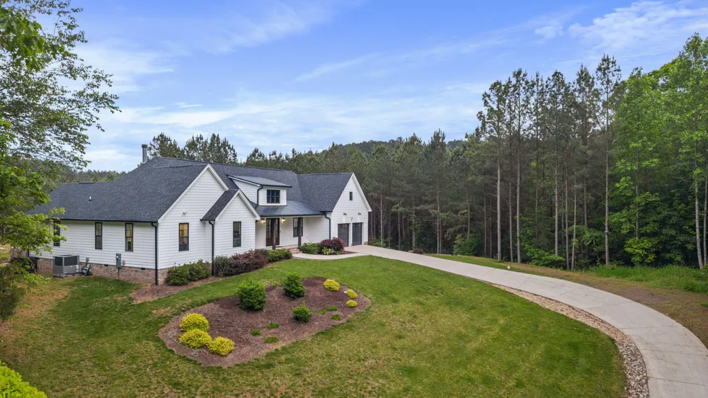1618 Van Davis Road NW Charleston, TN 37310