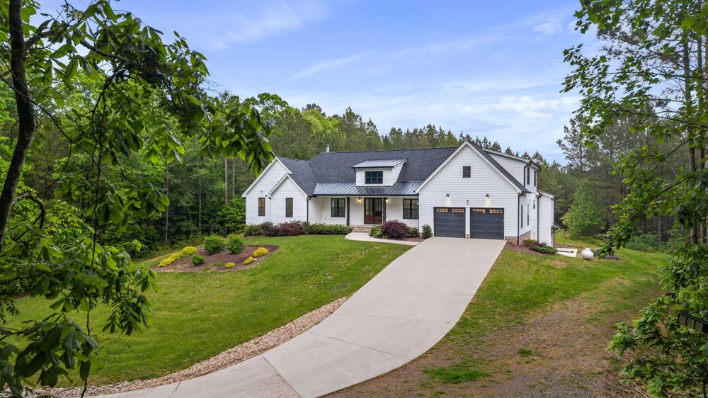 1618 Van Davis Road NW Charleston, TN 37310