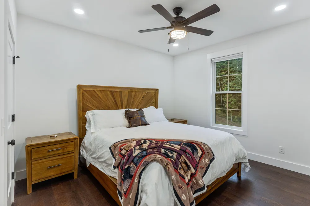 1618 Van Davis Road NW Charleston, TN 37310