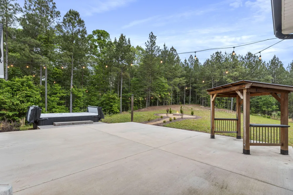 1618 Van Davis Road NW Charleston, TN 37310