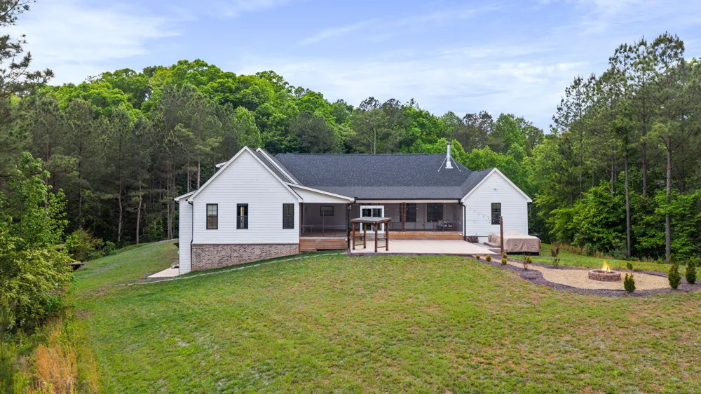 1618 Van Davis Road NW Charleston, TN 37310