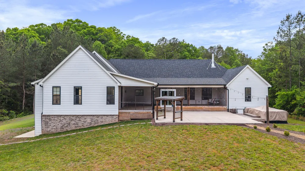 1618 Van Davis Road NW Charleston, TN 37310