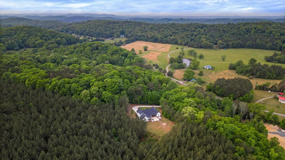 1618 Van Davis Road NW Charleston, TN 37310