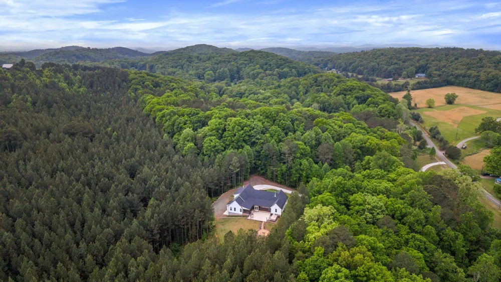 1618 Van Davis Road NW Charleston, TN 37310