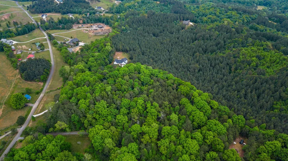 1618 Van Davis Road NW Charleston, TN 37310