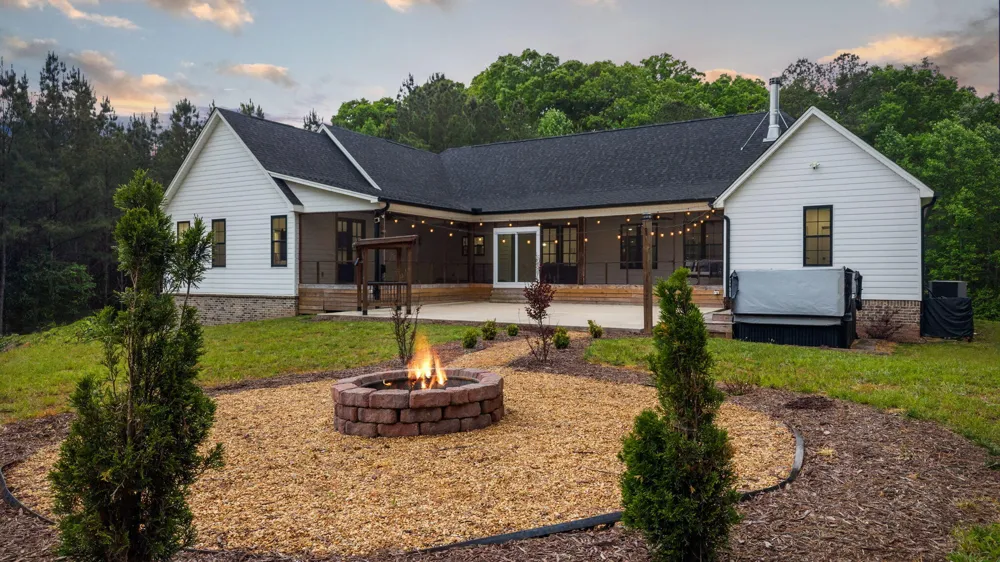 1618 Van Davis Road NW Charleston, TN 37310