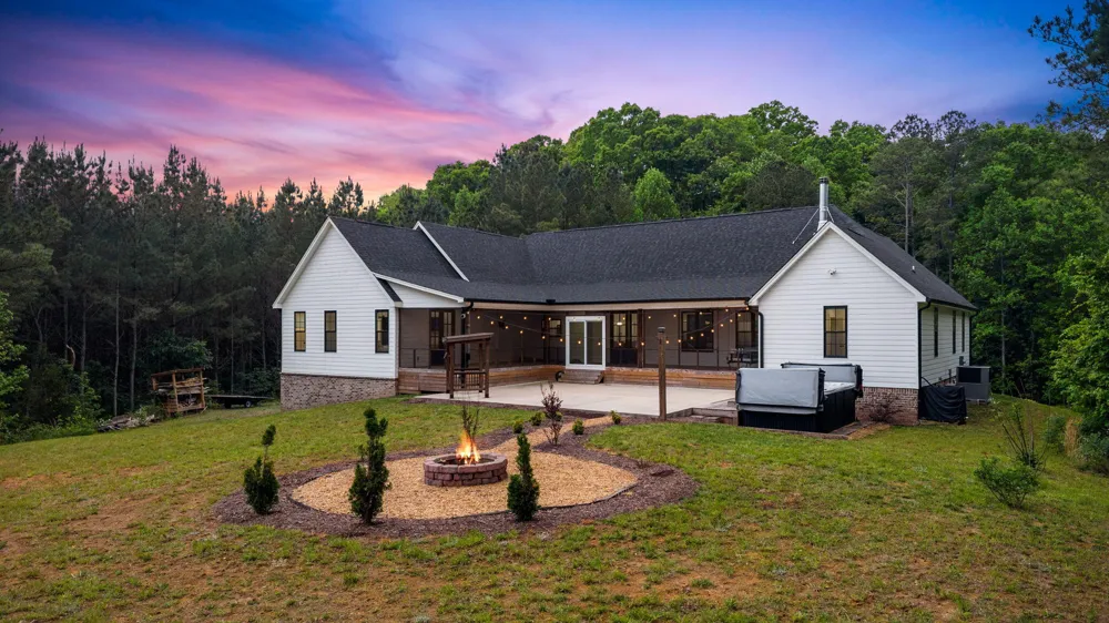1618 Van Davis Road NW Charleston, TN 37310