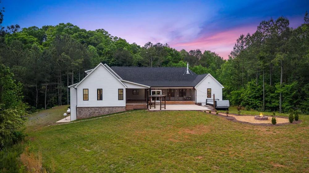 1618 Van Davis Road NW Charleston, TN 37310