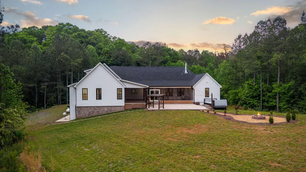 1618 Van Davis Road NW Charleston, TN 37310