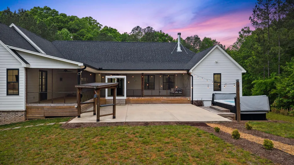 1618 Van Davis Road NW Charleston, TN 37310