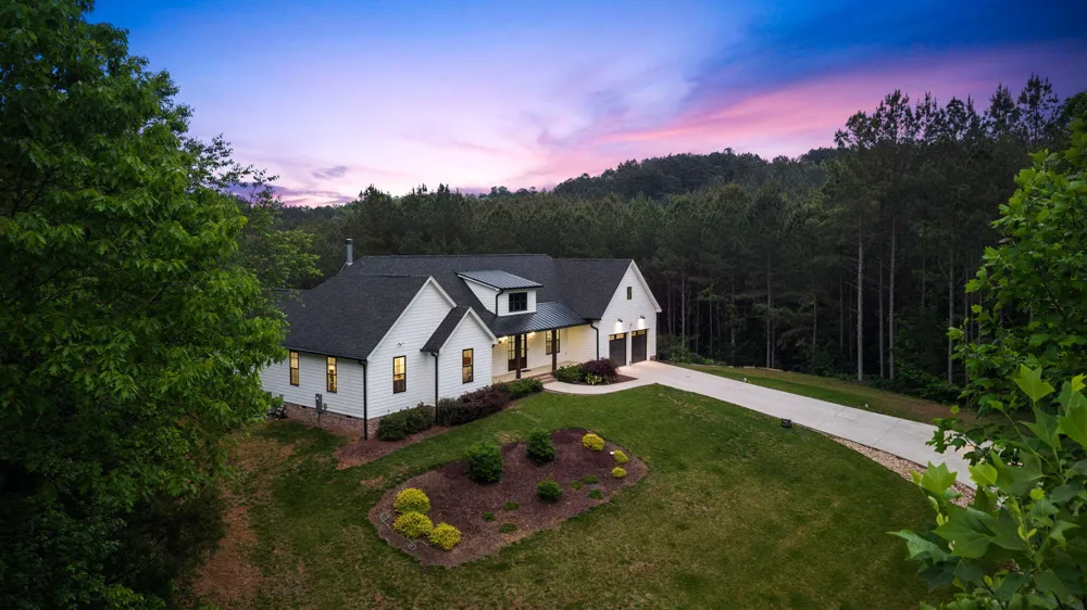 1618 Van Davis Road NW Charleston, TN 37310