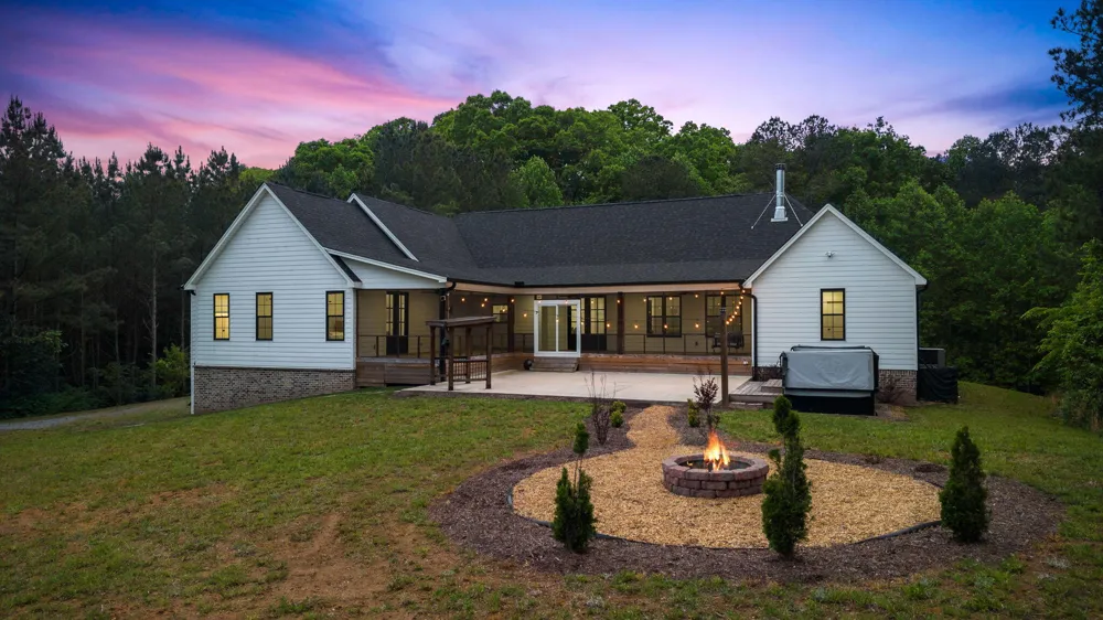 1618 Van Davis Road NW Charleston, TN 37310