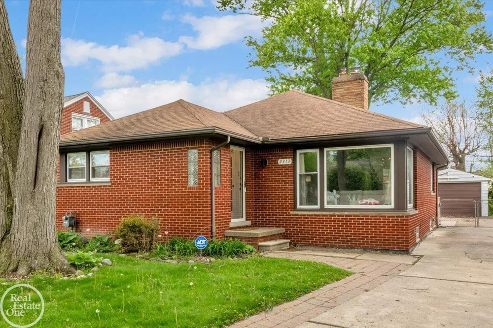 2313 Stanhope Street Grosse Pointe Woods City, MI 48236