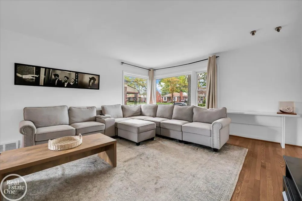 2313 Stanhope Street Grosse Pointe Woods City, MI 48236
