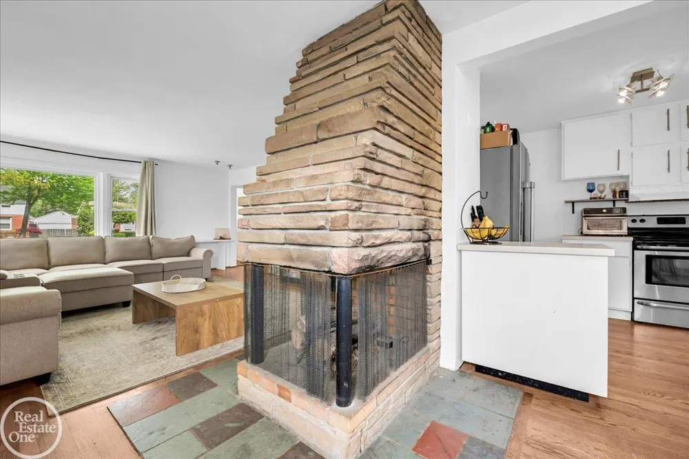 2313 Stanhope Street Grosse Pointe Woods City, MI 48236