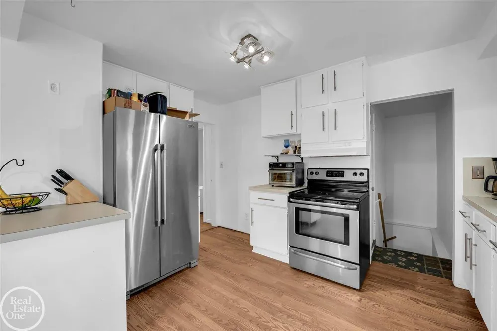 2313 Stanhope Street Grosse Pointe Woods City, MI 48236