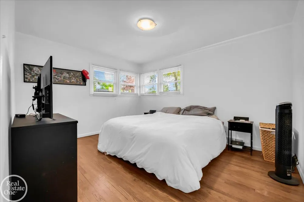 2313 Stanhope Street Grosse Pointe Woods City, MI 48236
