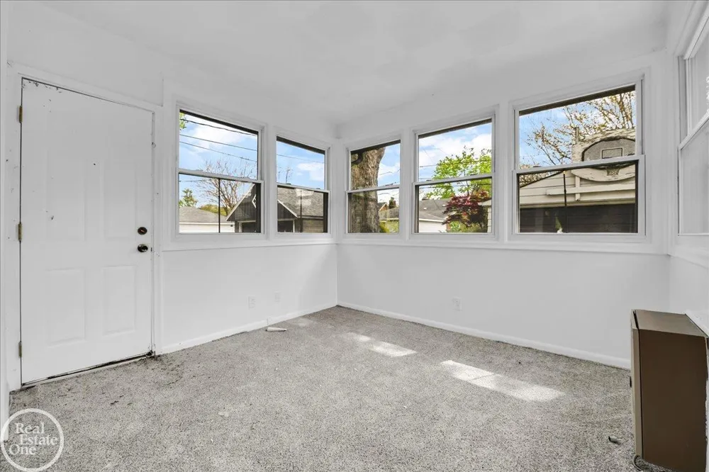 2313 Stanhope Street Grosse Pointe Woods City, MI 48236