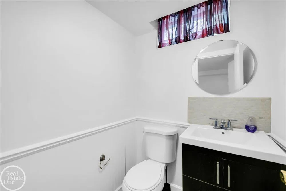 2313 Stanhope Street Grosse Pointe Woods City, MI 48236