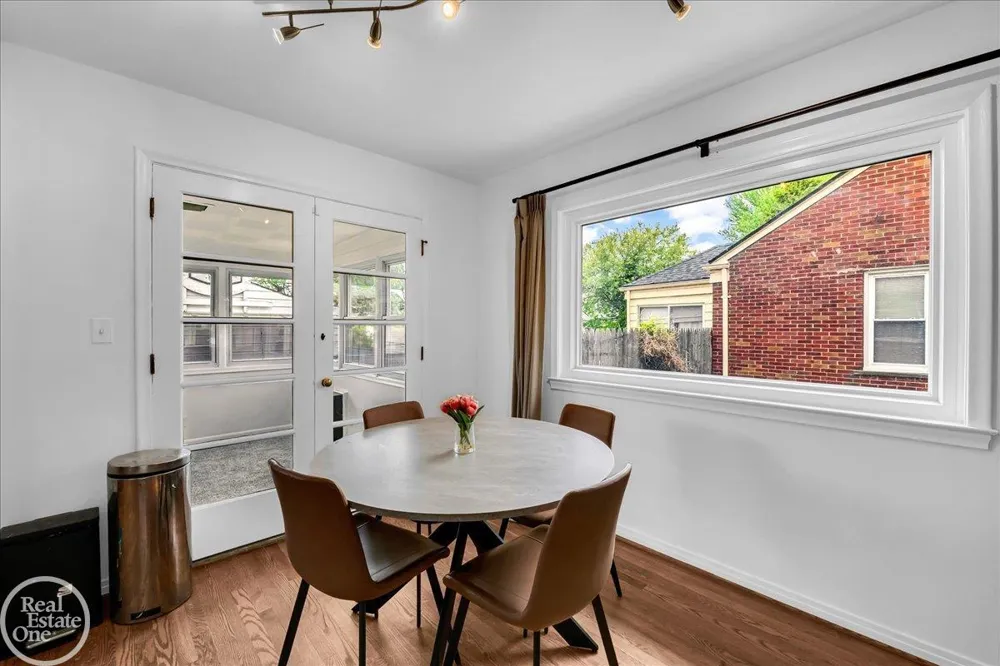 2313 Stanhope Street Grosse Pointe Woods City, MI 48236