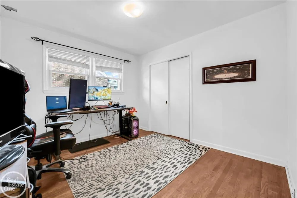 2313 Stanhope Street Grosse Pointe Woods City, MI 48236