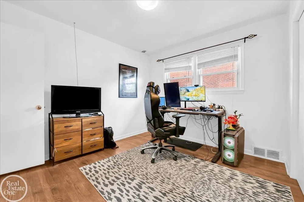 2313 Stanhope Street Grosse Pointe Woods City, MI 48236