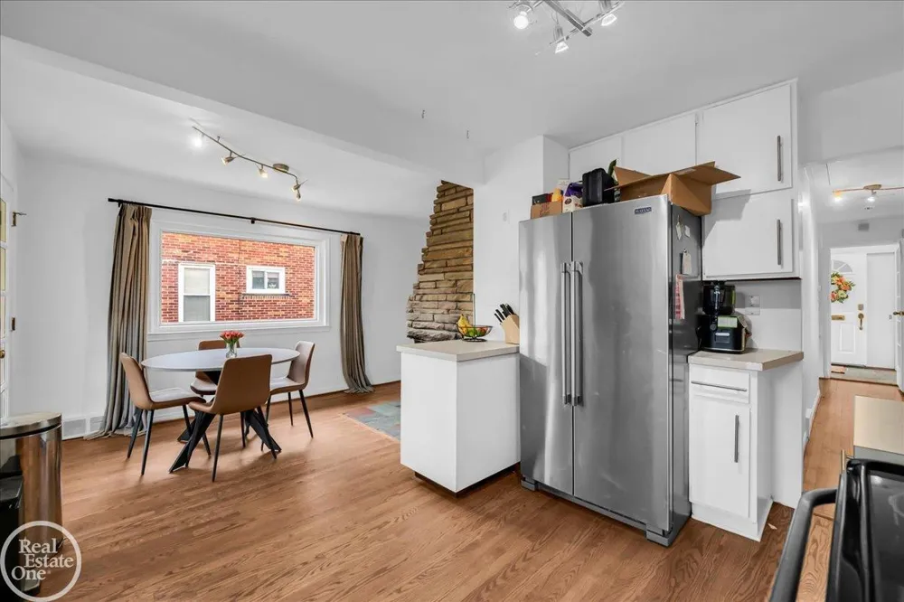 2313 Stanhope Street Grosse Pointe Woods City, MI 48236