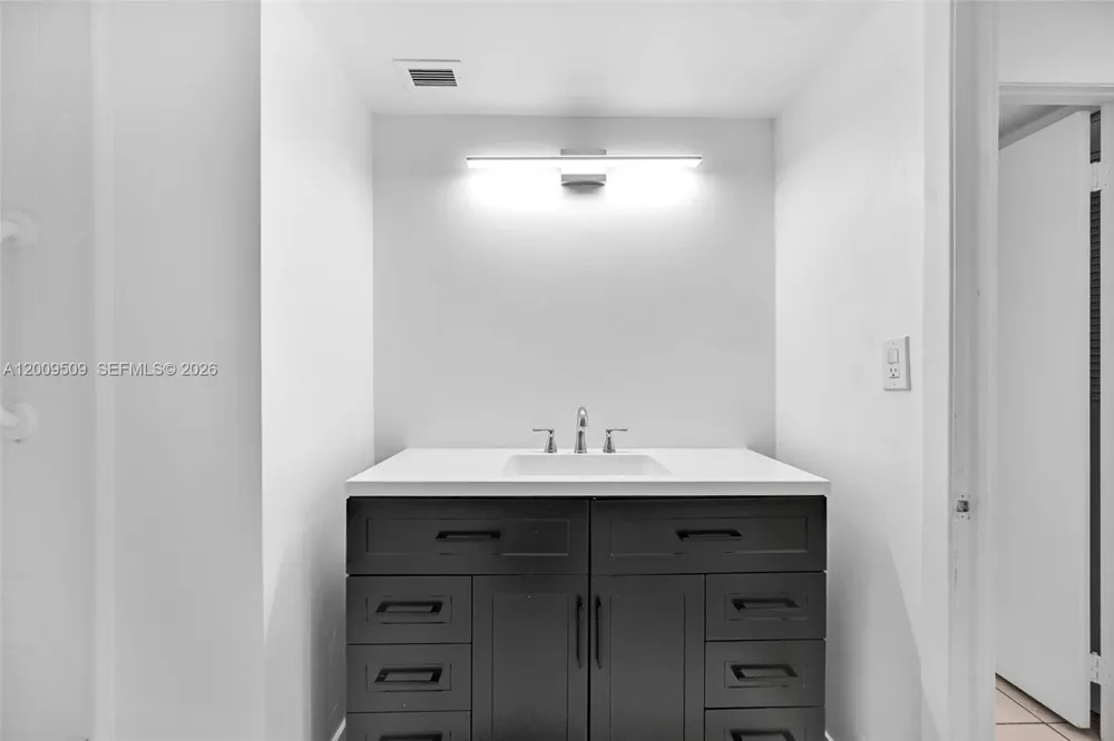 2780 NE 183rd St #115 Aventura, FL 33160