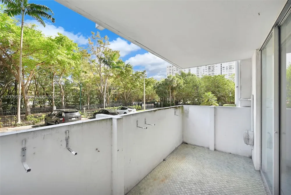 2780 NE 183rd St #115 Aventura, FL 33160