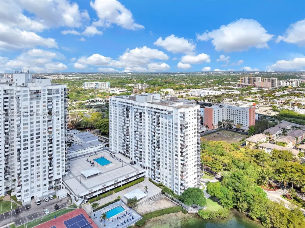 2780 NE 183rd St #115 Aventura, FL 33160