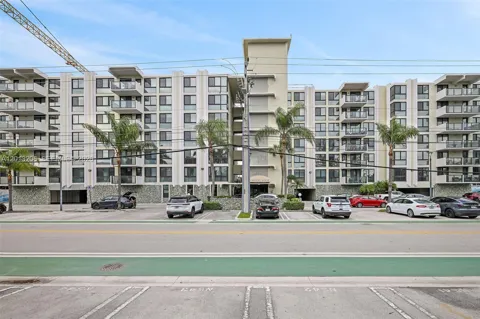 9800 W Bay Harbor Dr #406