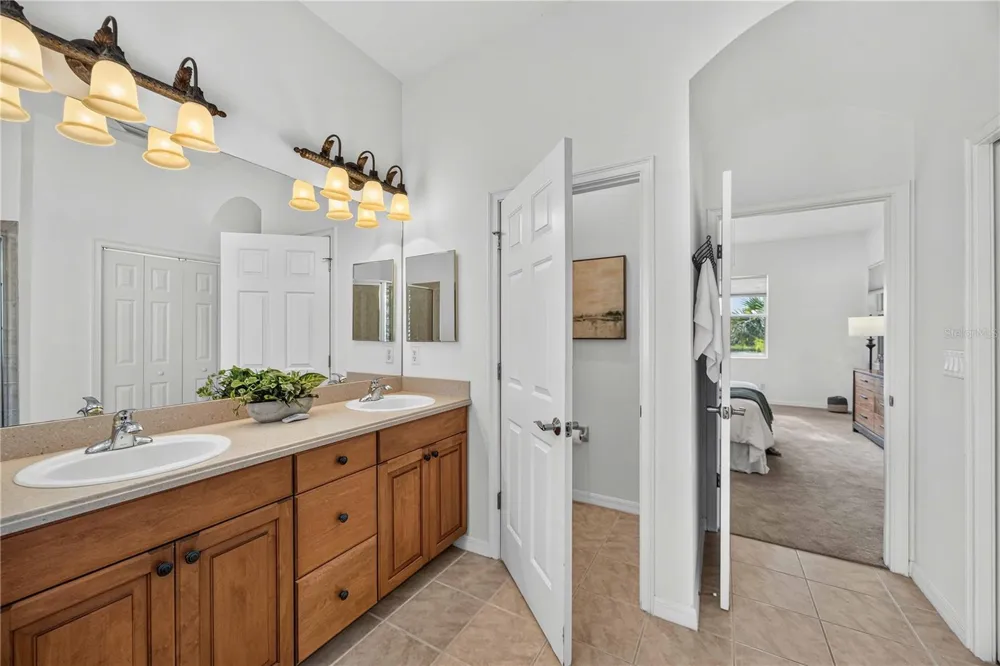 170 CIPRIANI WAY North Venice, FL 34275