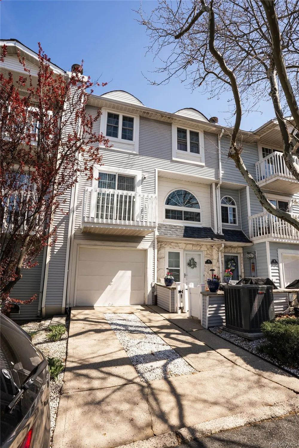 41 Country Dr N Staten Island, NY 10314