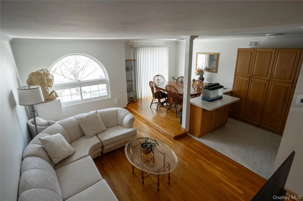 41 Country Dr N Staten Island, NY 10314
