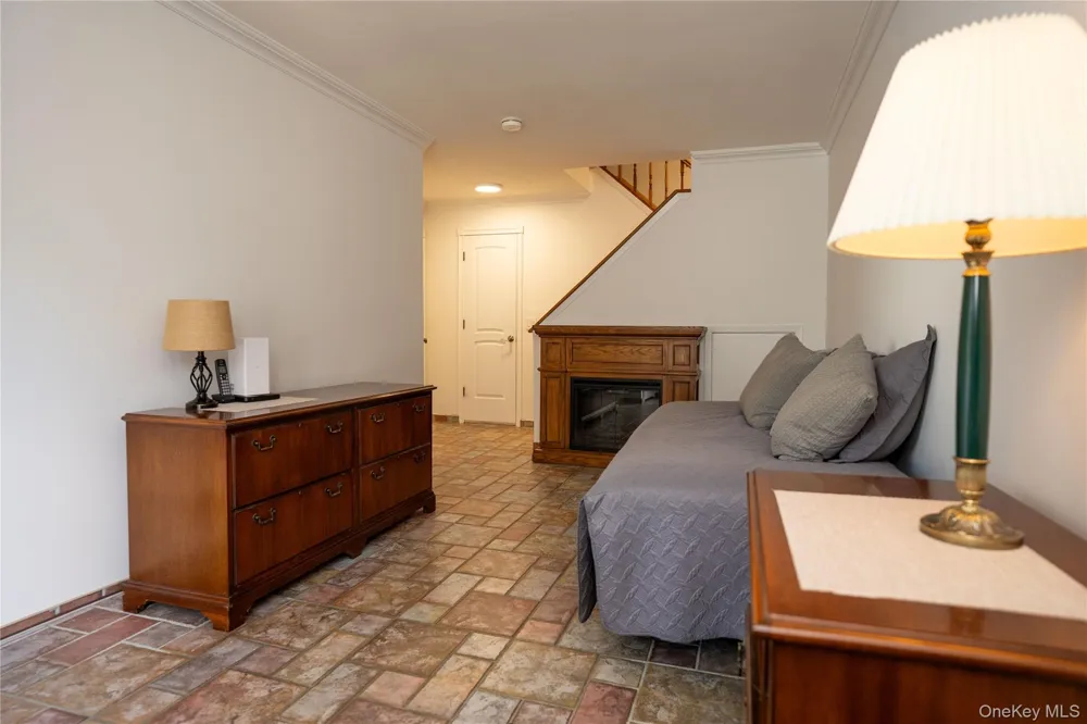 41 Country Dr N Staten Island, NY 10314