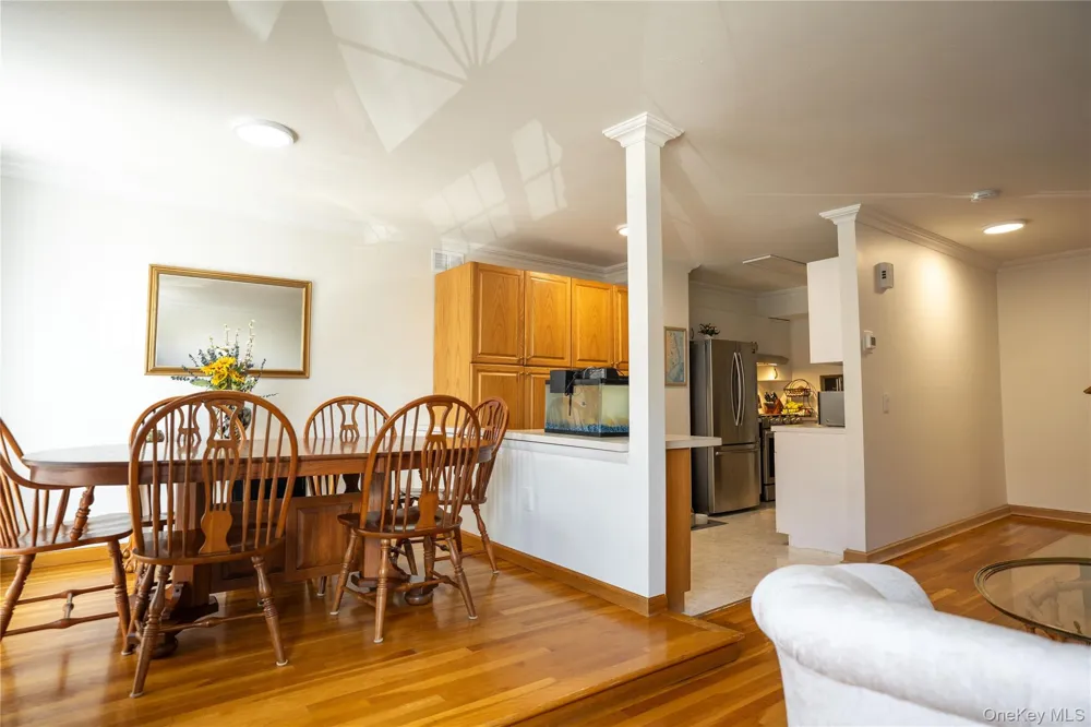 41 Country Dr N Staten Island, NY 10314