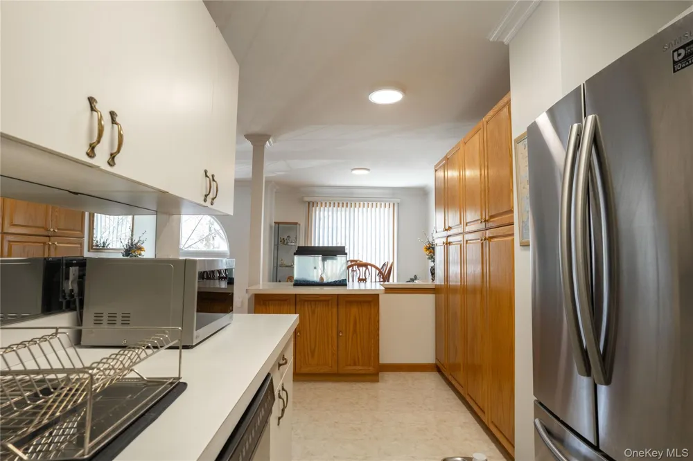 41 Country Dr N Staten Island, NY 10314