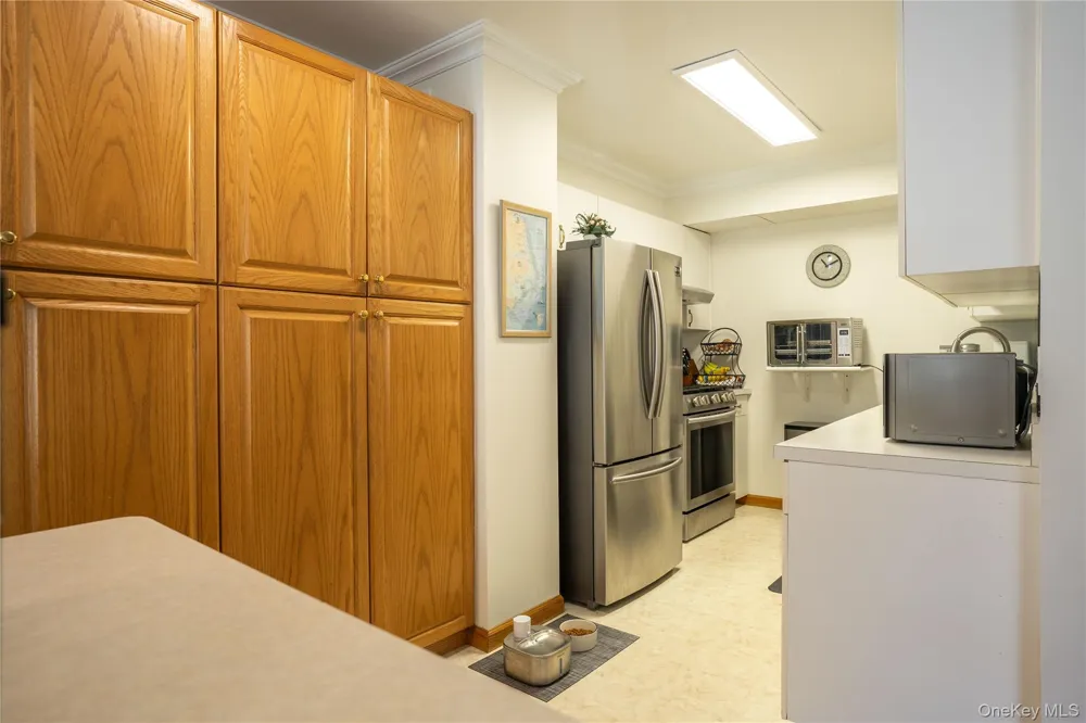 41 Country Dr N Staten Island, NY 10314
