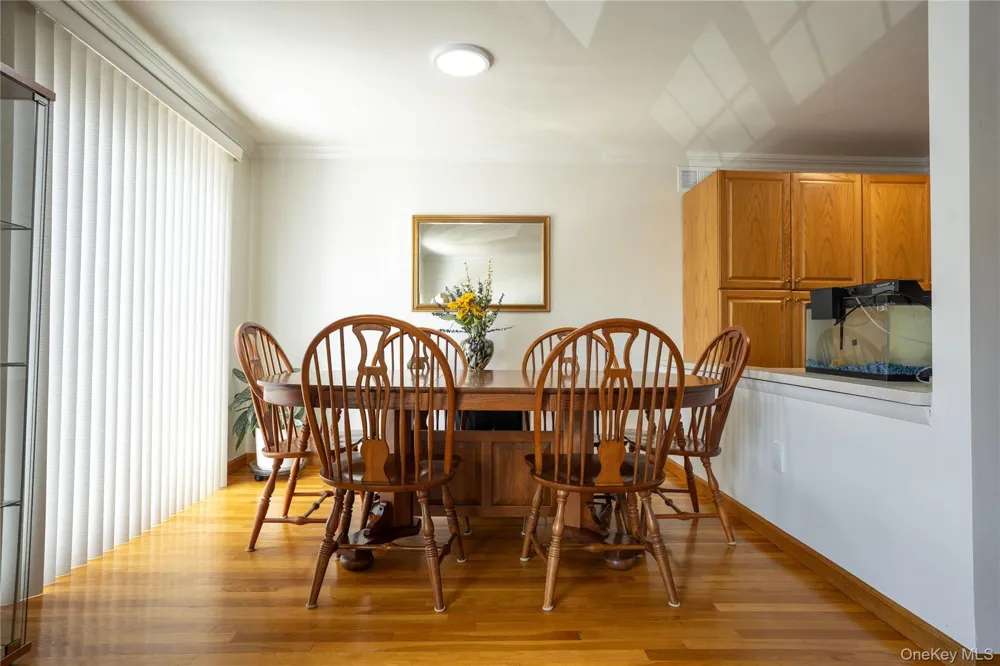 41 Country Dr N Staten Island, NY 10314