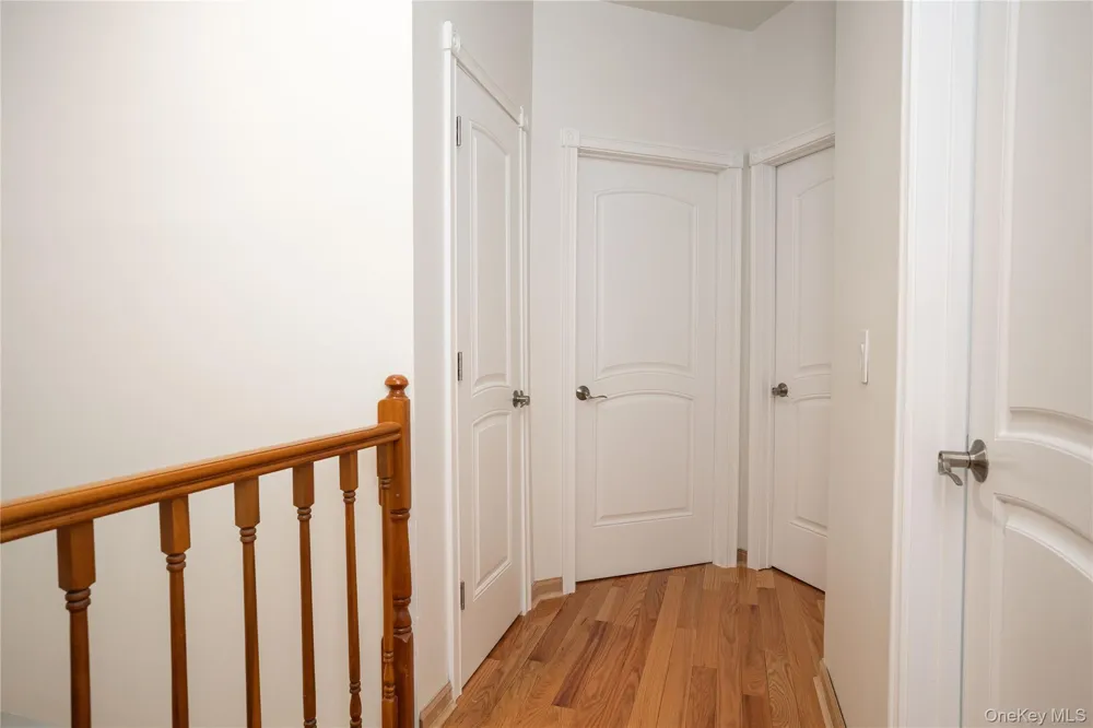 41 Country Dr N Staten Island, NY 10314
